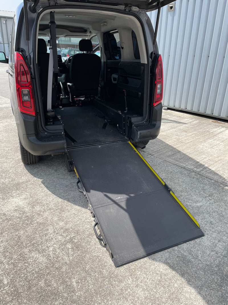 WA70 EUM Manual Wheelchair Accessible Vehicle Citroen Berlingo Multispace 1.6 Blue HDi 100 Feel Edition
