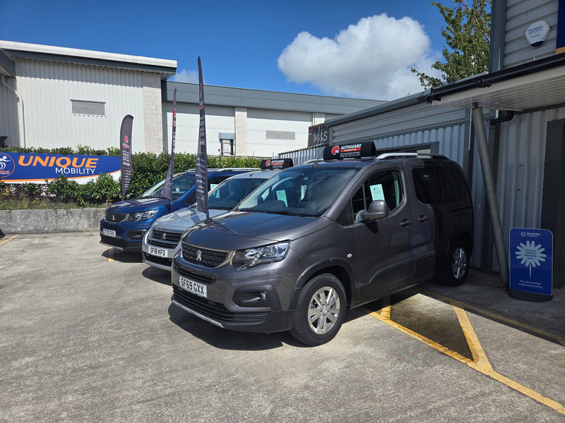 Manual Wheelchair Accessible Vehicle: Peugeot Rifter Diesel Estate 1.5 Blue HDI 130 Allure SF69 GXX