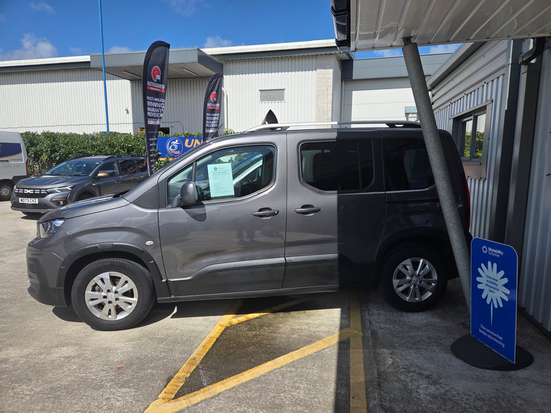Manual Wheelchair Accessible Vehicle: Peugeot Rifter Diesel Estate 1.5 Blue HDI 130 Allure SF69 GXX