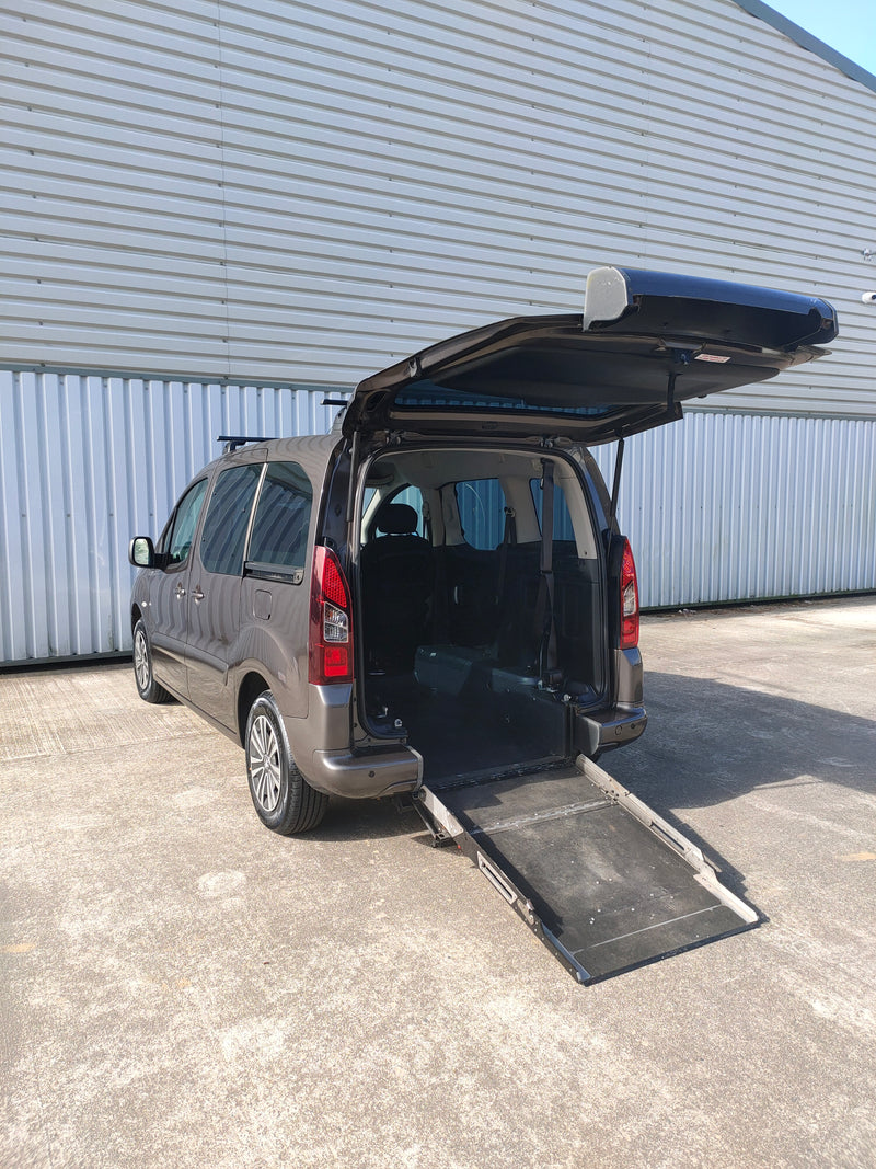 Wheelchair Accessible Vehicle Peugeot Partner Tepee - SF16 BNE